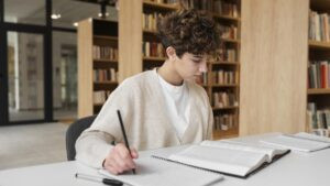 Kalimat Efektif Adalah: Pengertian, Ciri, dan Contoh